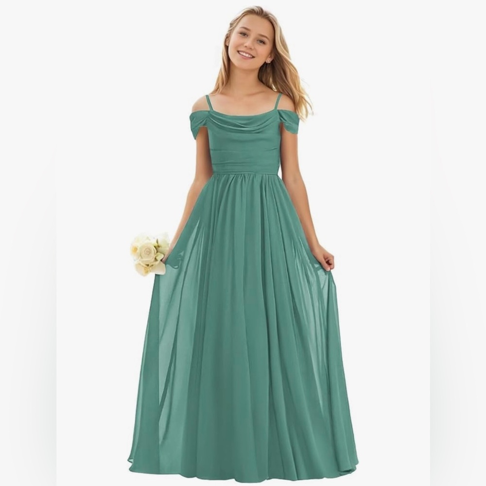Off The Shoulder Junior Bridesmaid/Flower Girl Dress. Size 9